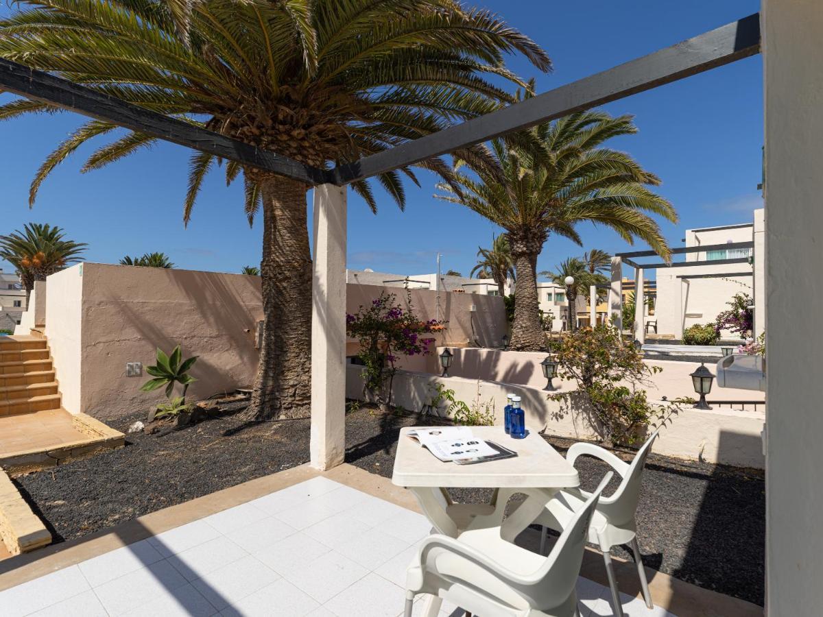 Apartamento con terraza y piscina en Corralejo Exterior foto