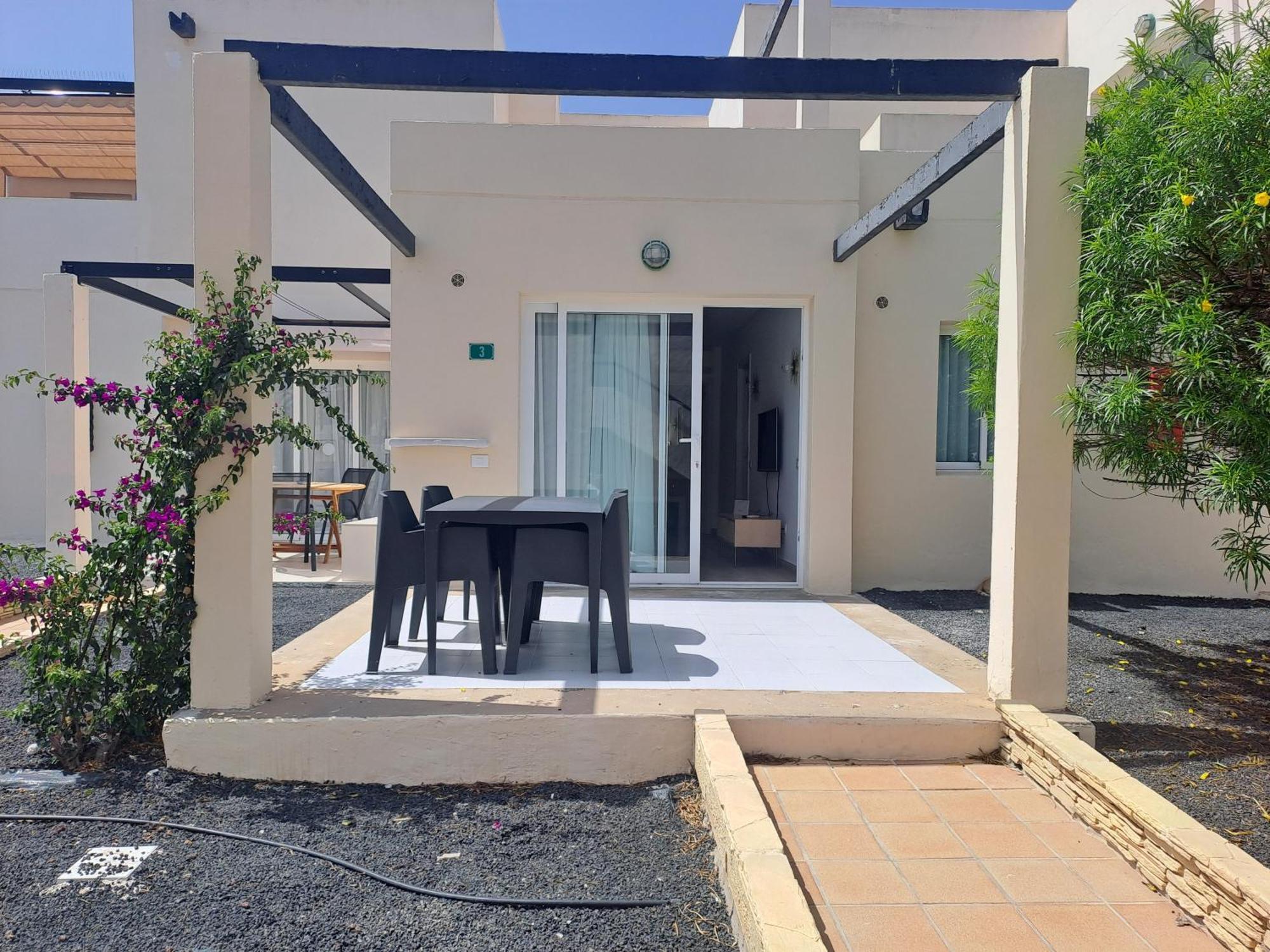 Apartamento con terraza y piscina en Corralejo Exterior foto
